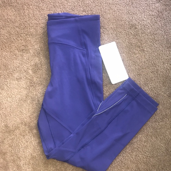 NWT LULULEMON LEAD THE PACK CROP SGPE - Picture 1 of 2